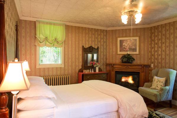 Double Room with Patio interior
